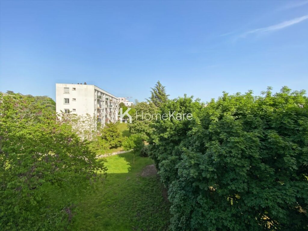 LUMINEUX DANS UN ECRIN DE VERDURE – 4 pièces – 2 chambres – 66 m²