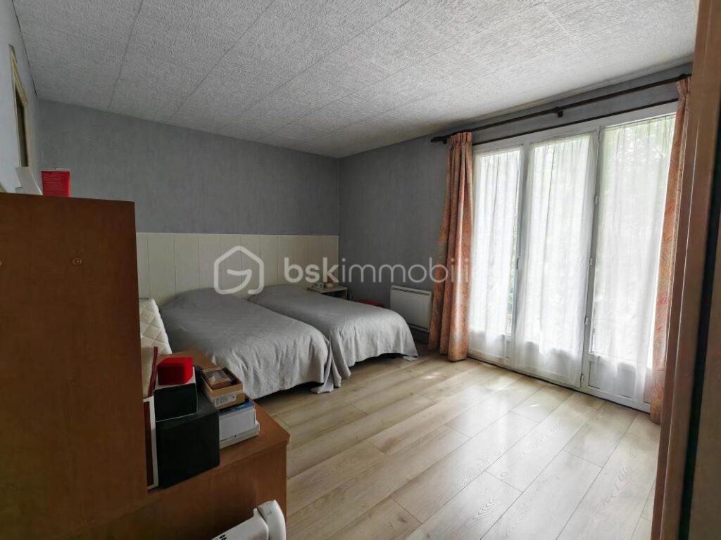 Maison familiale 5 pièces sur 3 niveaux – 137 m² – total surface au sol 250 m2 – Terrain 616m2 – Osny (95) – 5 pièces – 4 chambres – 137 m²