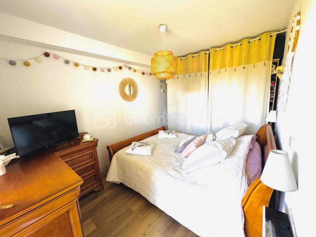 Appartement T4 de 78 m2 avec place de parking – Marseille 12 e – 4 pièces – 3 chambres – 77 m²