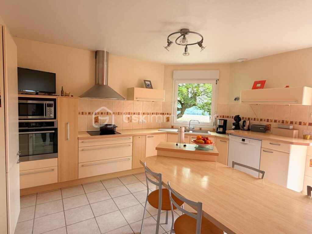 Maison 138m2 4 chambres double garage – 7 pièces – 4 chambres – 138 m²