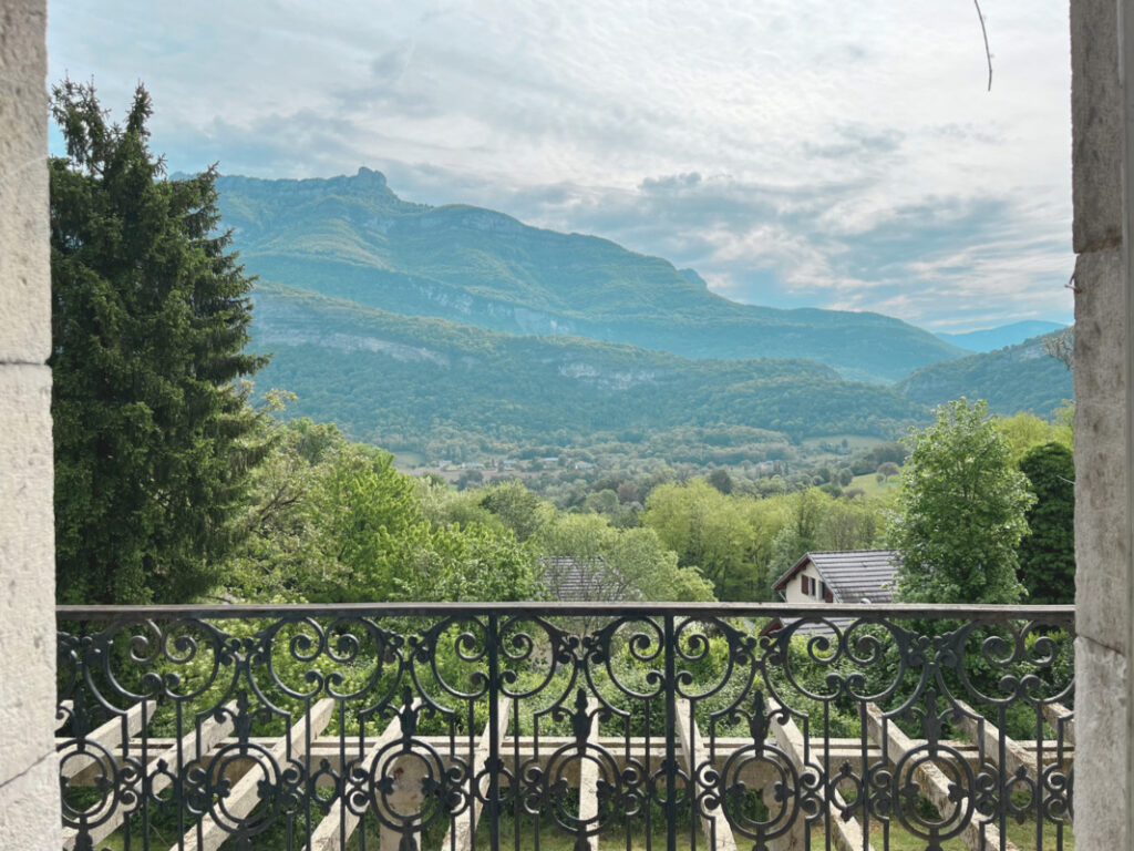 Grande maison de maître sur les hauteurs de Chambéry (limite Sonnaz) au calme avec vue dégagée – 8 pièces – 6 chambres – 213 m²