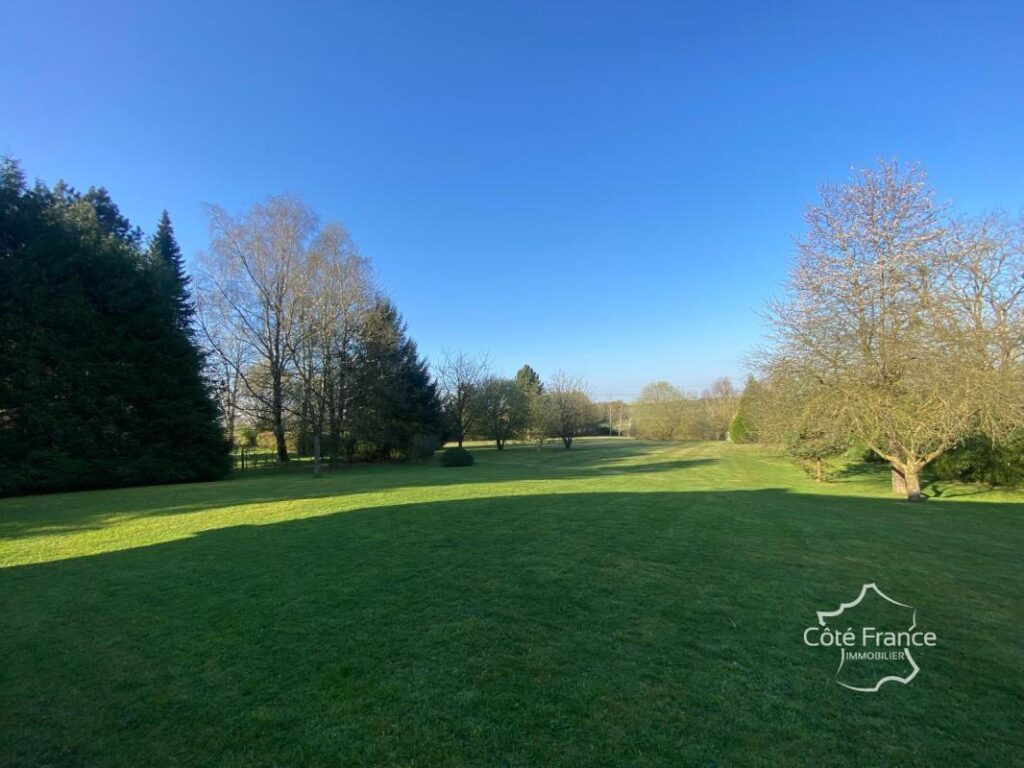 Villa dans un parc paysagé – 7 pièces – 5 chambres – 180 m²