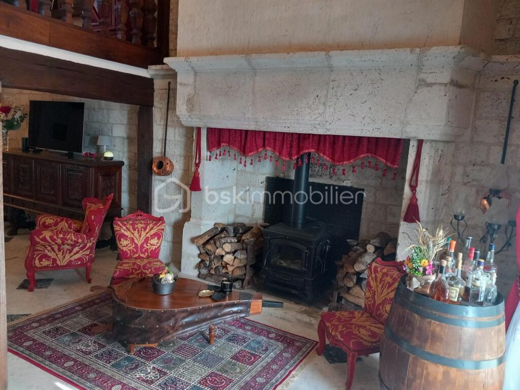 PROPRIETE EN PIERRE PROCHE AGEN- 3 CHAMBRES- MEZZANINE- JARDIN- CLOITRE – 5 pièces – 3 chambres – 181 m²
