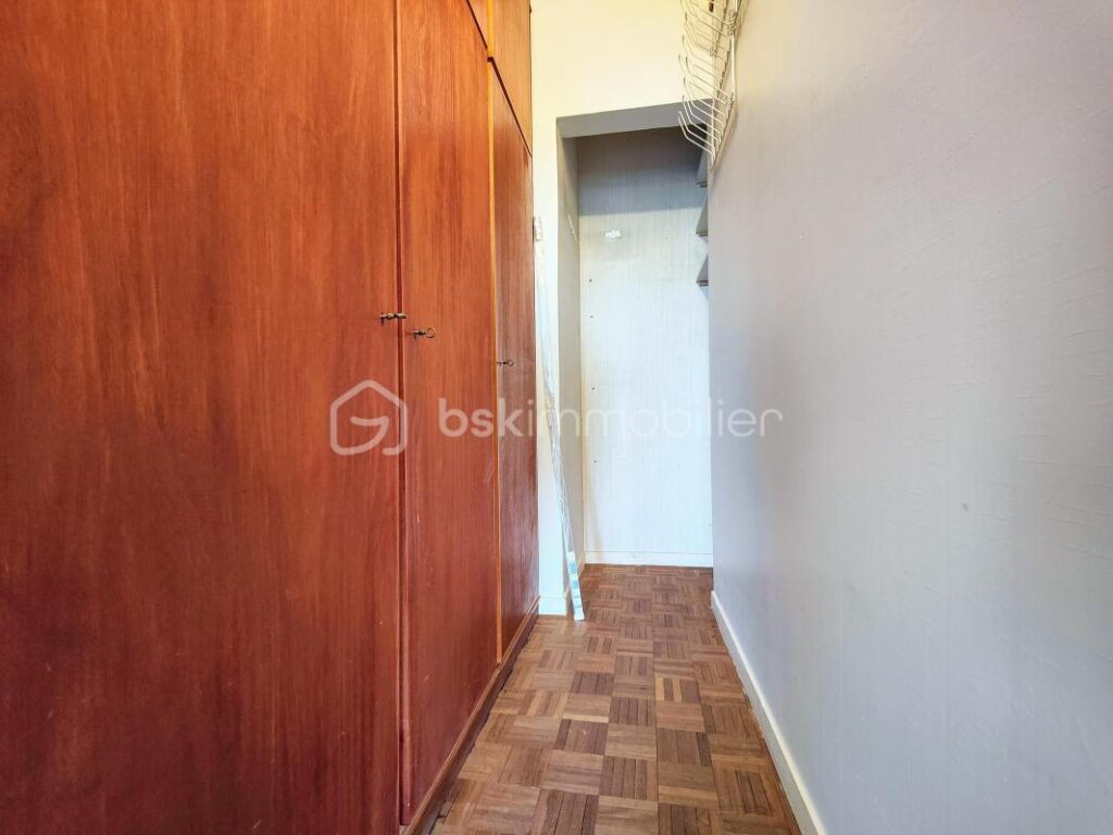 Bel appartement 3 chambres av 2 grands balcon cave 2 pl parking – 5 pièces – 3 chambres – 96 m²