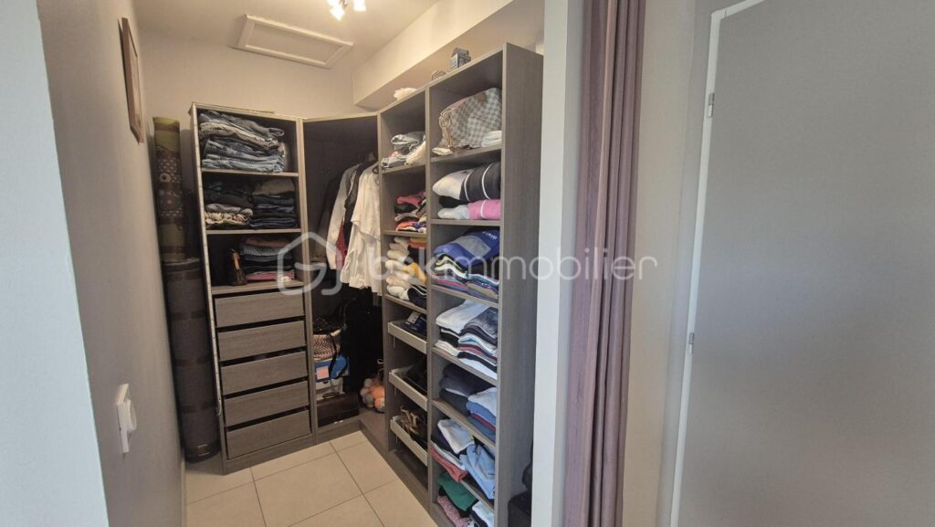 A VENDRE VILLA DEUX FACES TRAVERSANTE DE 94M² SUR TERRAIN DE 214M² A LATOUR BAS ELNE – TROIS CHAMBRES – DEUX PIECES D EAU – DEUX TOILETTES – GARAGE TRAVERSANT – 5 pièces – 3 chambres – 87 m²