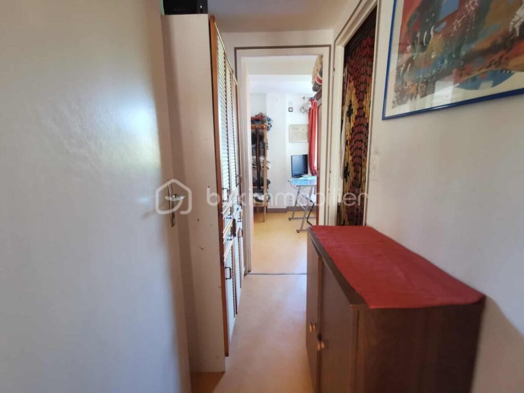 THOARD – Maison de village avec vue imprenable et fort potentiel locatif – 8 pièces – 5 chambres – 150 m²