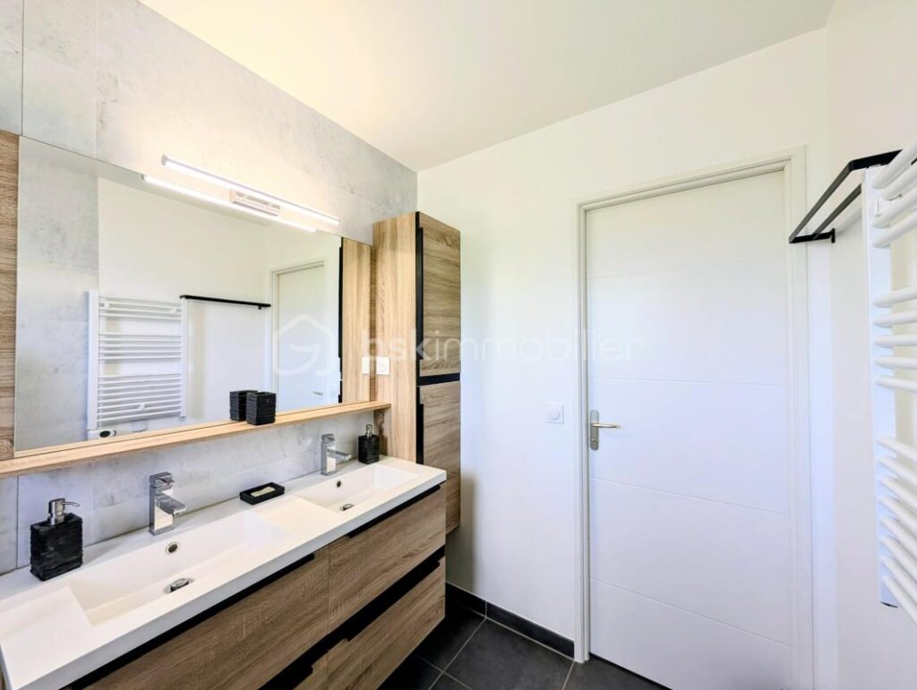 HAUTEVILLE-SUR-FIER — MAISON RECENTE — 4 CHAMBRES — CALME — VUE DEGAGEE — TERRASSE — JARDIN – 5 pièces – 4 chambres – 101 m²