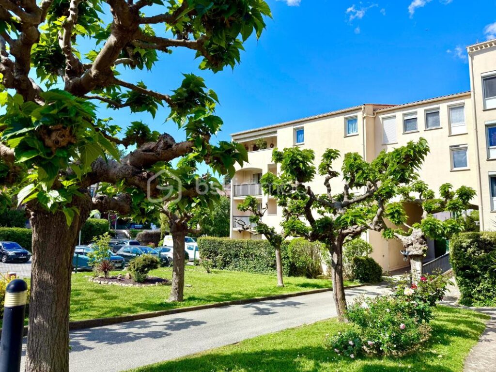 MOUANS-SARTOUX – APPARTEMENT 3 PCES – 62M² – PARKING – CALME – 5 MIN DU CENTRE A PIED – 3 pièces – 2 chambres – 62 m²
