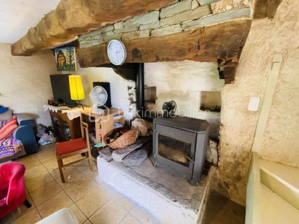 Maison de Village de 187 M² (Loyat 56800) – 7 pièces – 5 chambres – 187 m²