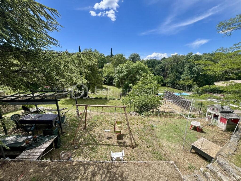 Villa T3 de 63 m2 pleine de potentiel – Saint-Paul-en-Forêt – Terrain de 2000 m2 – 3 pièces – 2 chambres – 63 m²