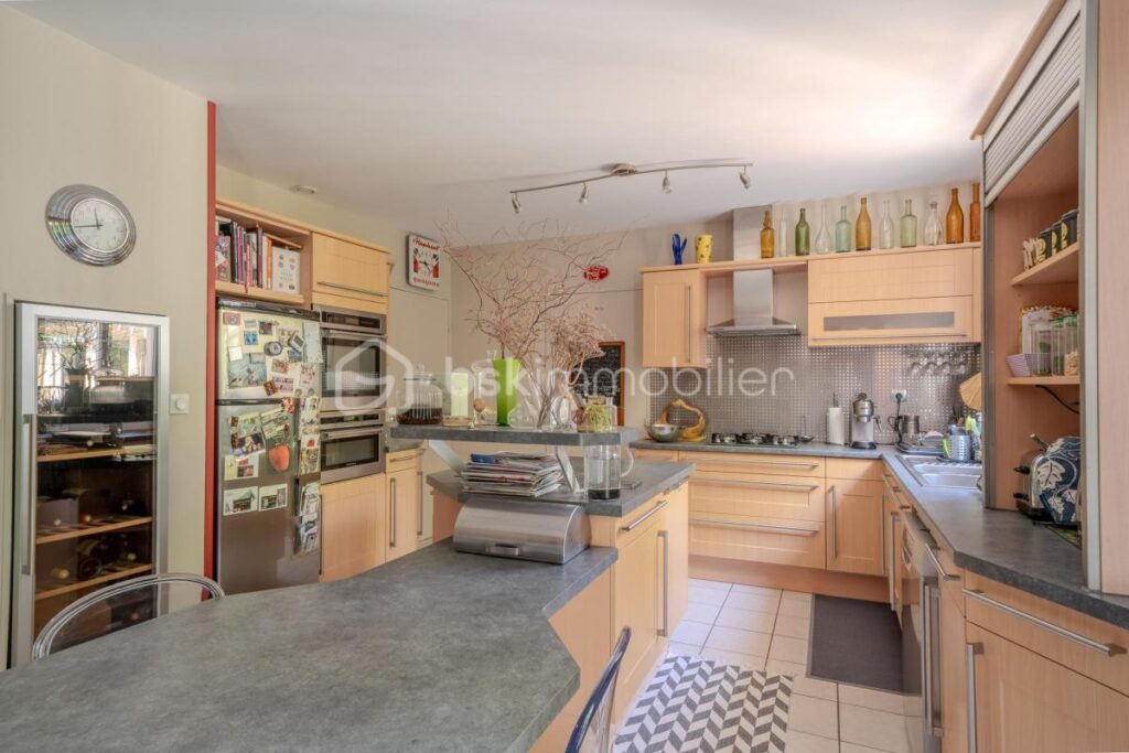 Grande maison familiale en lisière de bois – 8 pièces – 4 chambres – 190 m²