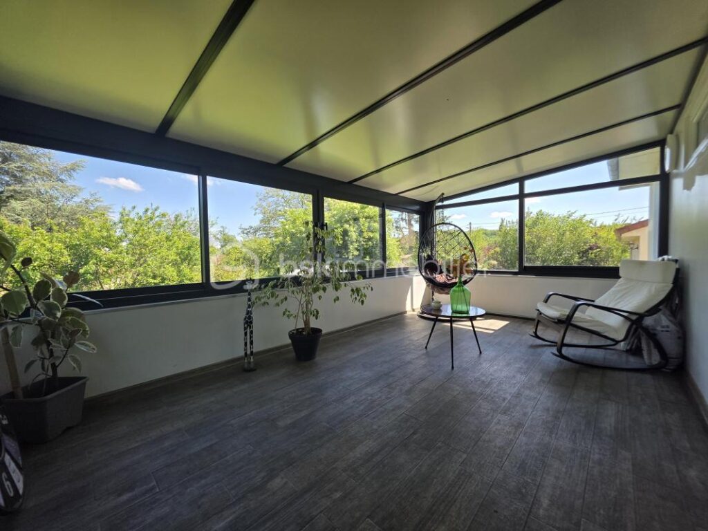 Pavillon de plain pied avec sous sol – 4 pièces – 2 chambres – 90 m²