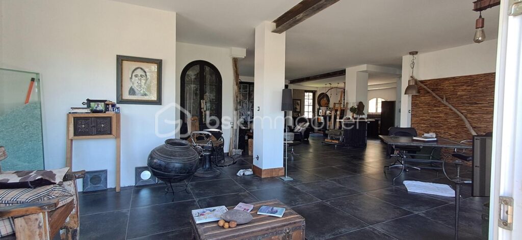 Elégante demeure de charme, aux pieds ces Cévennes, avec piscine et vue dégagée – 7 pièces – 6 chambres – 230 m²