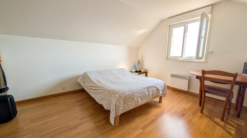 Pavillon individuel 115 m² sur sous-sol complet – 5 pièces – 3 chambres – 114 m²