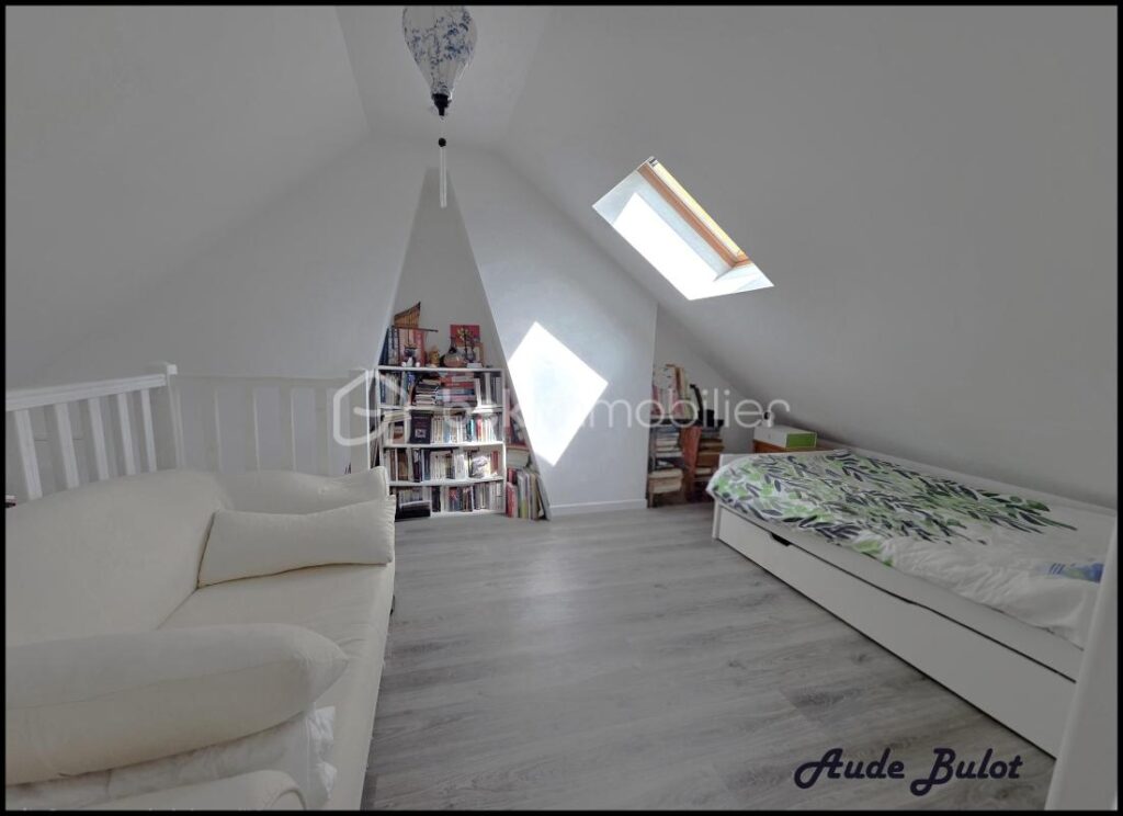 Charmante maison bel étage de 118 m² sur parcelle de 400 m² – Confort et qualité de vie – 6 pièces – 4 chambres – 118 m²