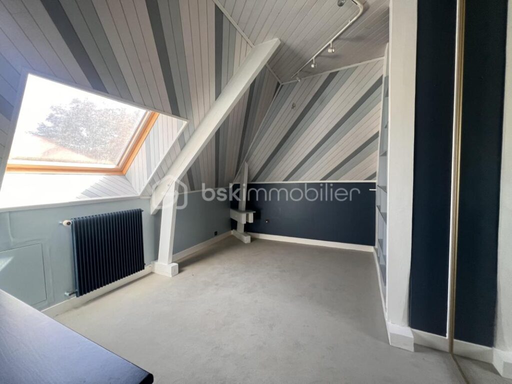 Magnifique maison 180 m2 de caractère, 5 chambres avec piscine sur terrain arboré de 6 000 m² – 7 pièces – 5 chambres – 180 m²
