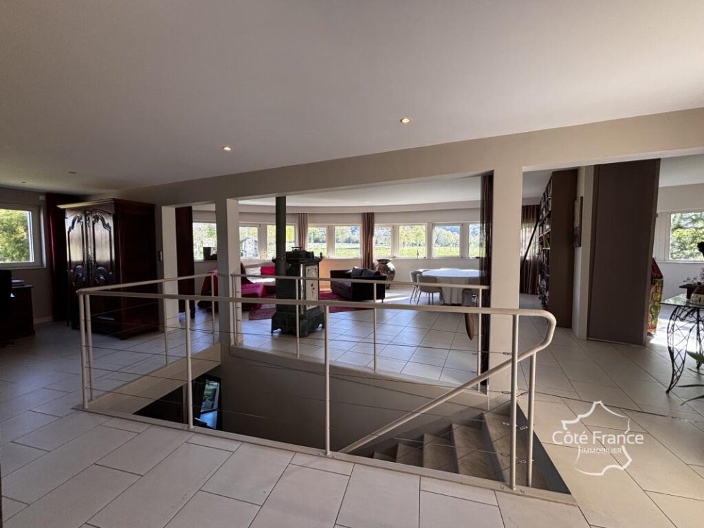 Maison d&rsquo;architecture exceptionnelle de 265 m2 habitable à S – 5 pièces – 4 chambres – 267 m²