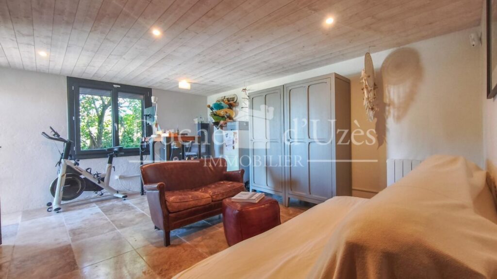 Maison – 9 pièces – 4 chambres – 200 m²