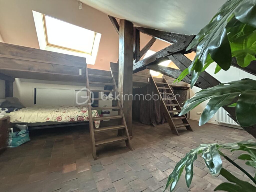 Maison de 130m2 – 3 chambres – Jardin avec vu sur l&rsquo;Yonne – 7 pièces – 3 chambres – 130 m²