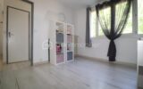 AGREABLE APPARTEMENT LUMINEUX ET TRAVERSANT ( 3 piéces 50 m² ) avec 2 chambres et cave – 3 pièces – 2 chambres – 49 m²