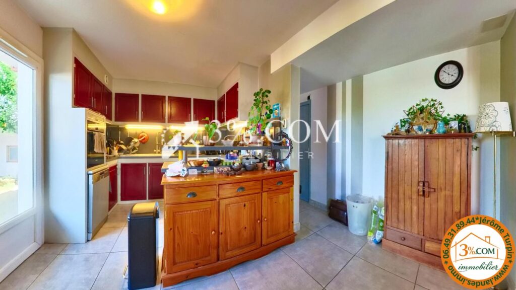 Maison de caractère 7 chambres avec vue dégagée, piscine et – 9 pièces – 7 chambres – 214 m²