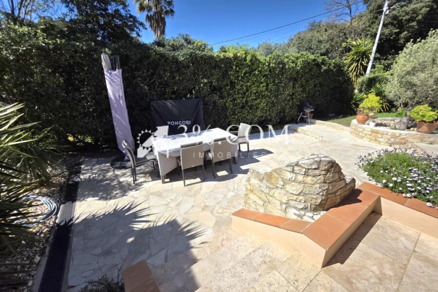 Maison à vendre à Saint raphael — Vue parc & jardin — photo 11