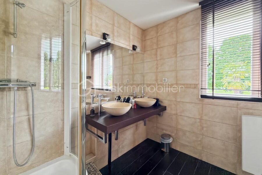 Maison à vendre à Saint germain les corbeil — Vue parc & jardin — photo 11
