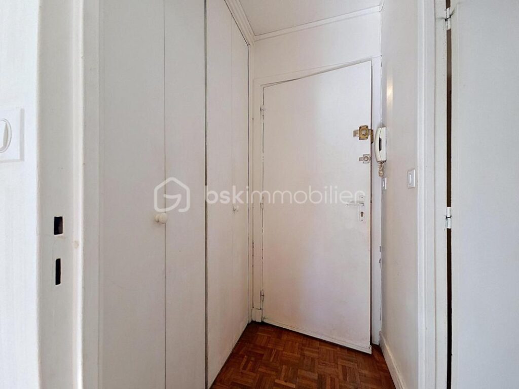 RUEIL-MALMAISON – Résidence du Bois Préau – Studio dernier étage vue arborée avec balcon, parking et cave – 1 pièce – NR chambres – 26 m²