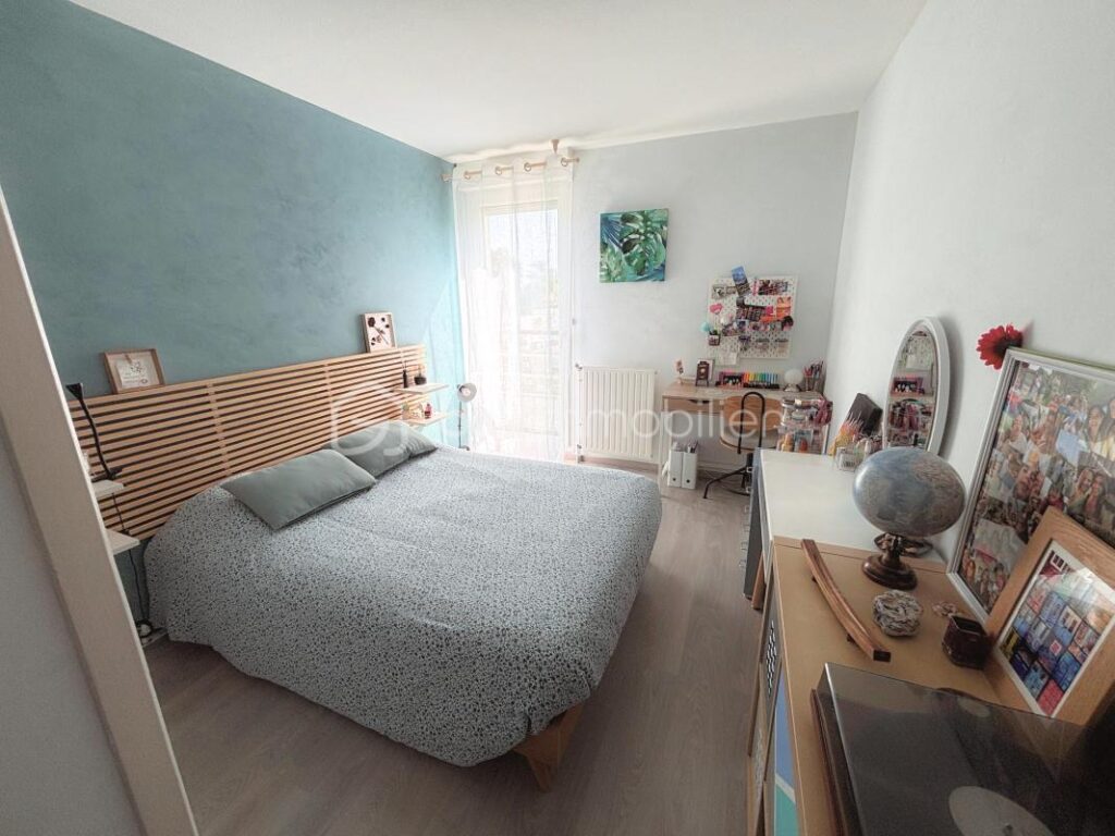 T3 traversant de 68 m² avec terrasse, balcon et parking – Hyper-centre de Bruges – 3 pièces – 2 chambres – 69 m²