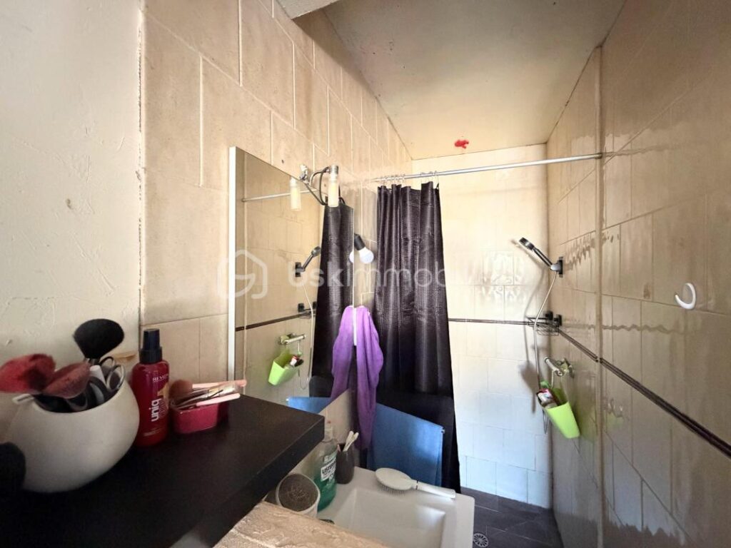 Maison de 106 m2 à rafraîchir de l’intérieur avec beaucoup d’atouts et en prime une belle vue sur les Pyrénées – 7 pièces – 4 chambres – 106 m²