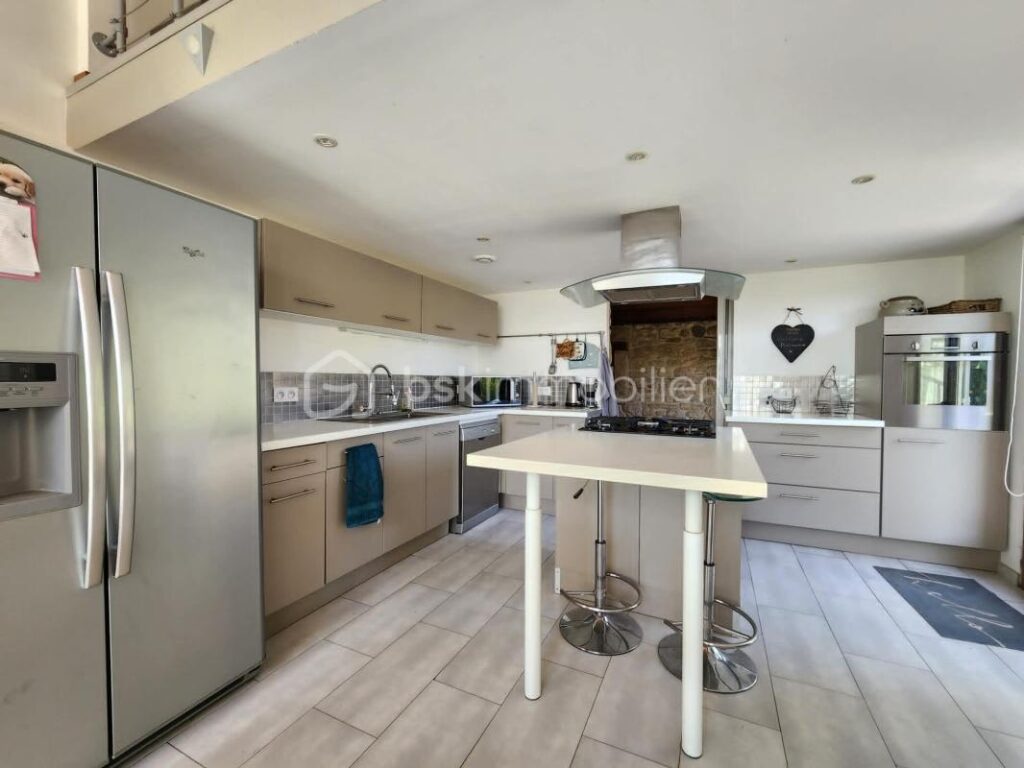VILLA D&rsquo;EXCEPTION SUR LES HAUTEURS DE TOURBES AVEC UN APPARTEMENT INDÉPENDANT – 6 pièces – 3 chambres – 170 m²