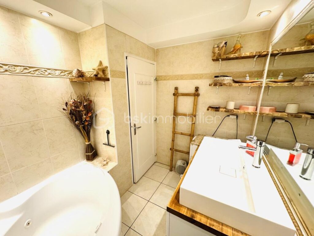 Appartement T4 de 78 m2 avec place de parking – Marseille 12 e – 4 pièces – 3 chambres – 77 m²