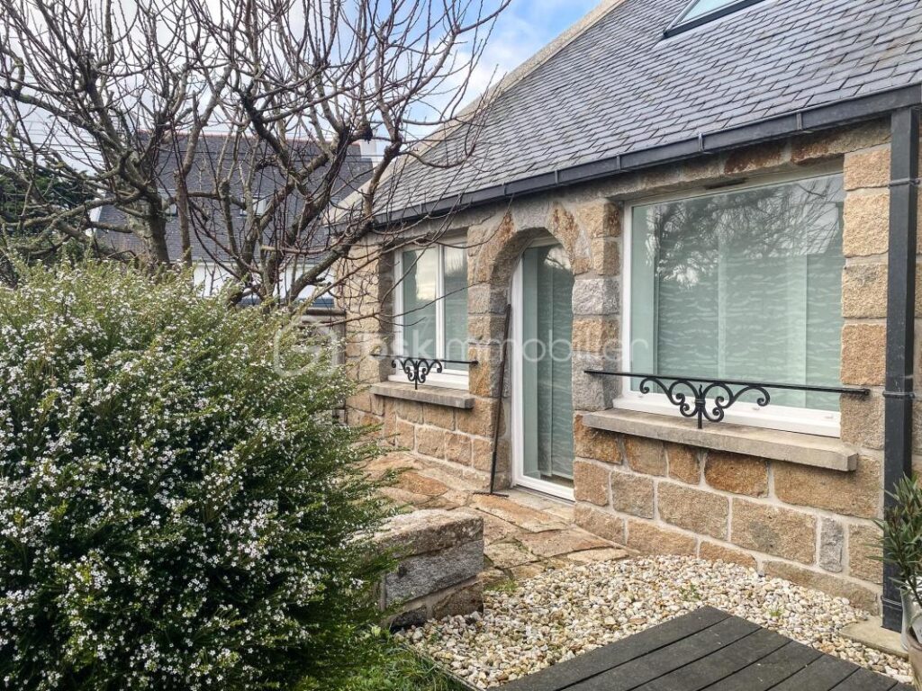 A 100 mètres des plages de Portsall – 5 pièces – 3 chambres – 121 m²