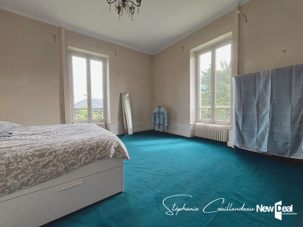 Grande maison de maître sur les hauteurs de Chambéry (limite Sonnaz) au calme avec vue dégagée – 8 pièces – 6 chambres – 213 m²