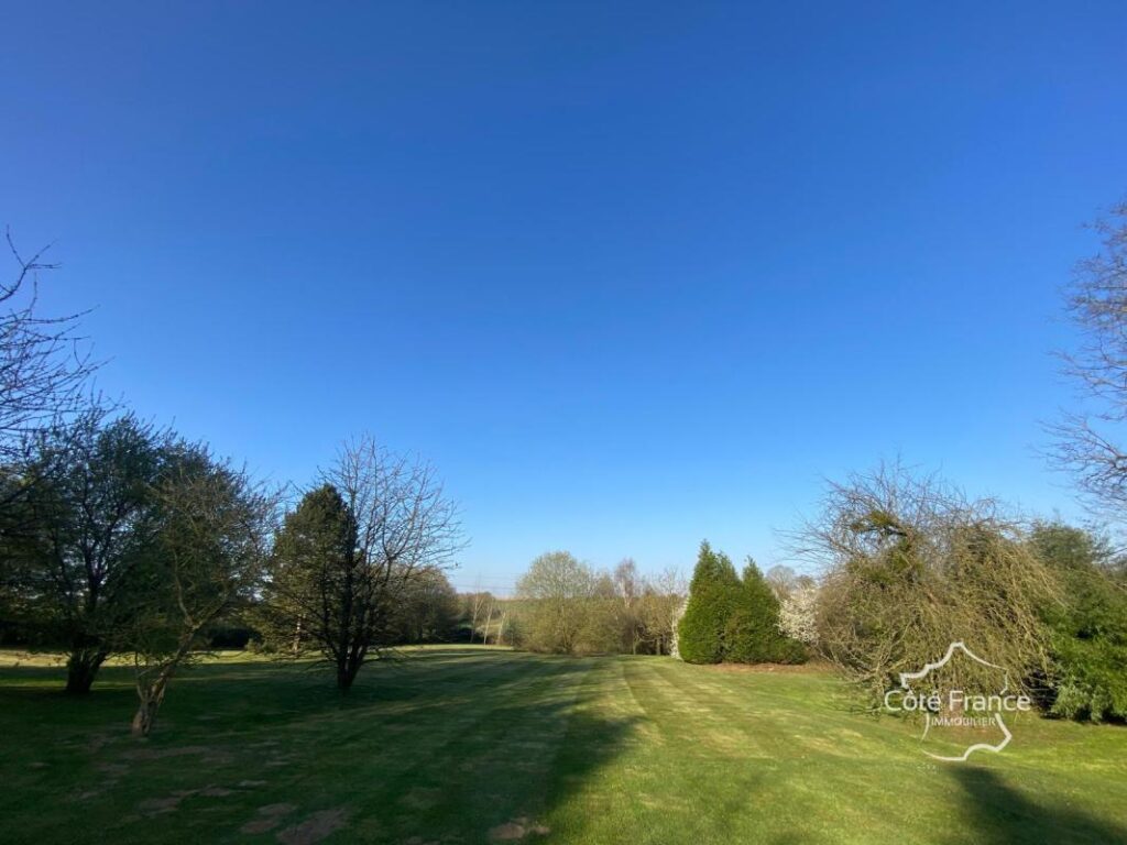 Villa dans un parc paysagé – 7 pièces – 5 chambres – 180 m²