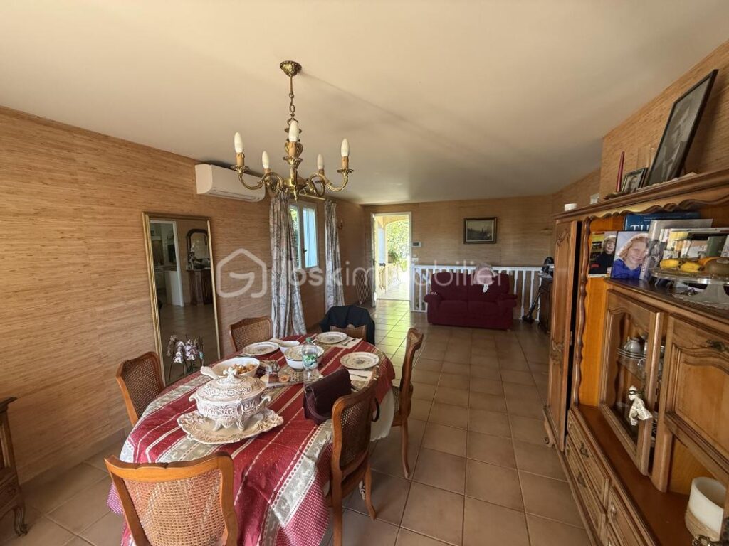 Maison d’exception avec piscine à débordement – Vue imprenable – Quartier recherché de Valescure à Saint-Raphaël – 5 pièces – 5 chambres – 136 m²