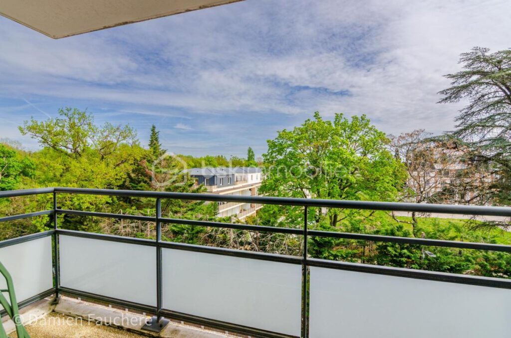 Appartement F2 lumineux – 2014 – Dernier étage avec balcon et parking sécurisé – 2 pièces – 1 chambre – 41 m²