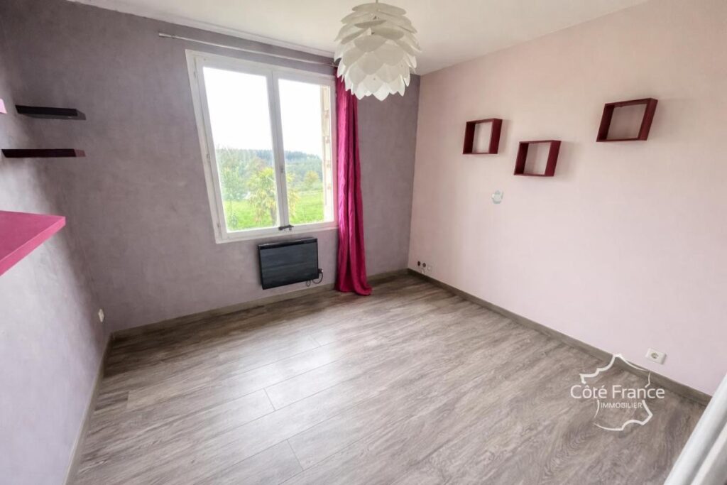 charmante maison de 88m2 sur plus d&rsquo;un hectare de terrain co – 4 pièces – 3 chambres – 88 m²