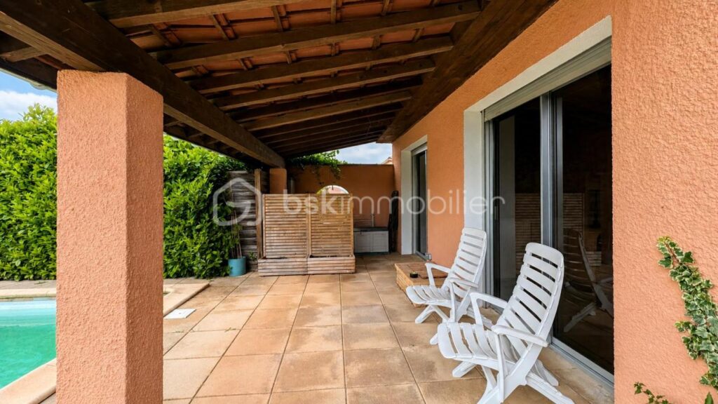 Maison familiale sans vis-à-vis avec piscine sur 2 000 m² de terrain – 6 pièces – 5 chambres – 160 m²