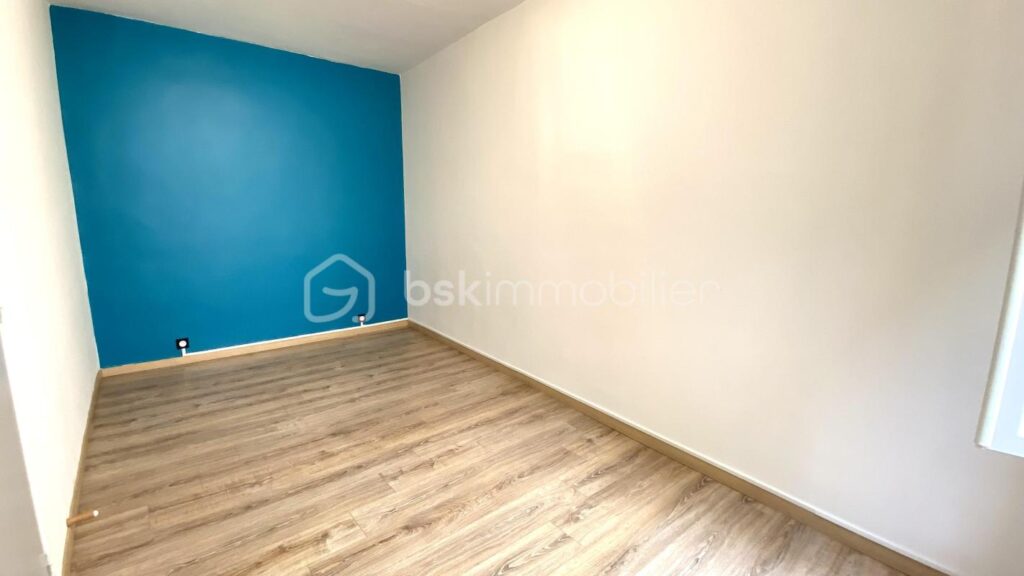 Appartement T4 rénové – 78 m² – Dernier étage – Proximité immédiate centre-ville Saint-Affrique – 4 pièces – 3 chambres – 78 m²