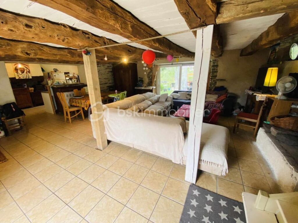 Maison de Village de 187 M² (Loyat 56800) – 7 pièces – 5 chambres – 187 m²