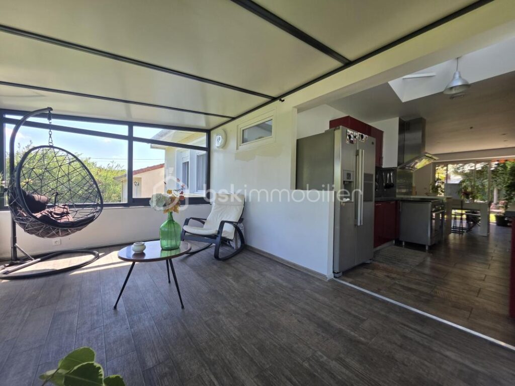 Pavillon de plain pied avec sous sol – 4 pièces – 2 chambres – 90 m²