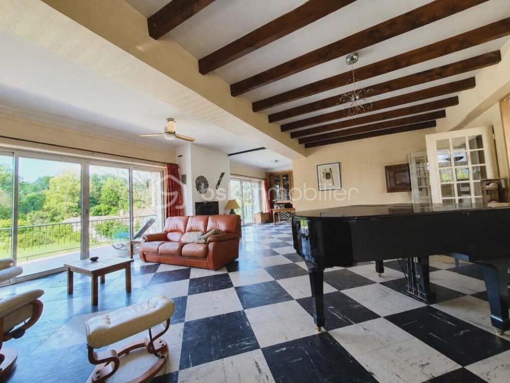 SAINT-JEAN-D’ANGÉLY : Le Clos de l’Hermine – 11 pièces – 7 chambres – 362 m²