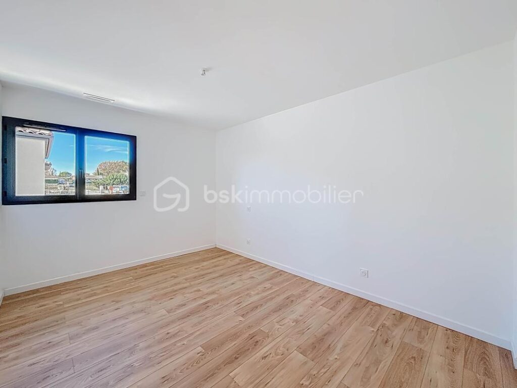 *** VILLA CONTEMPORAINE DE 130M2 AVEC GARAGE ET PISCINE – ARPAILLARGUES ET AUREILLAC *** – 5 pièces – 4 chambres – 120 m²