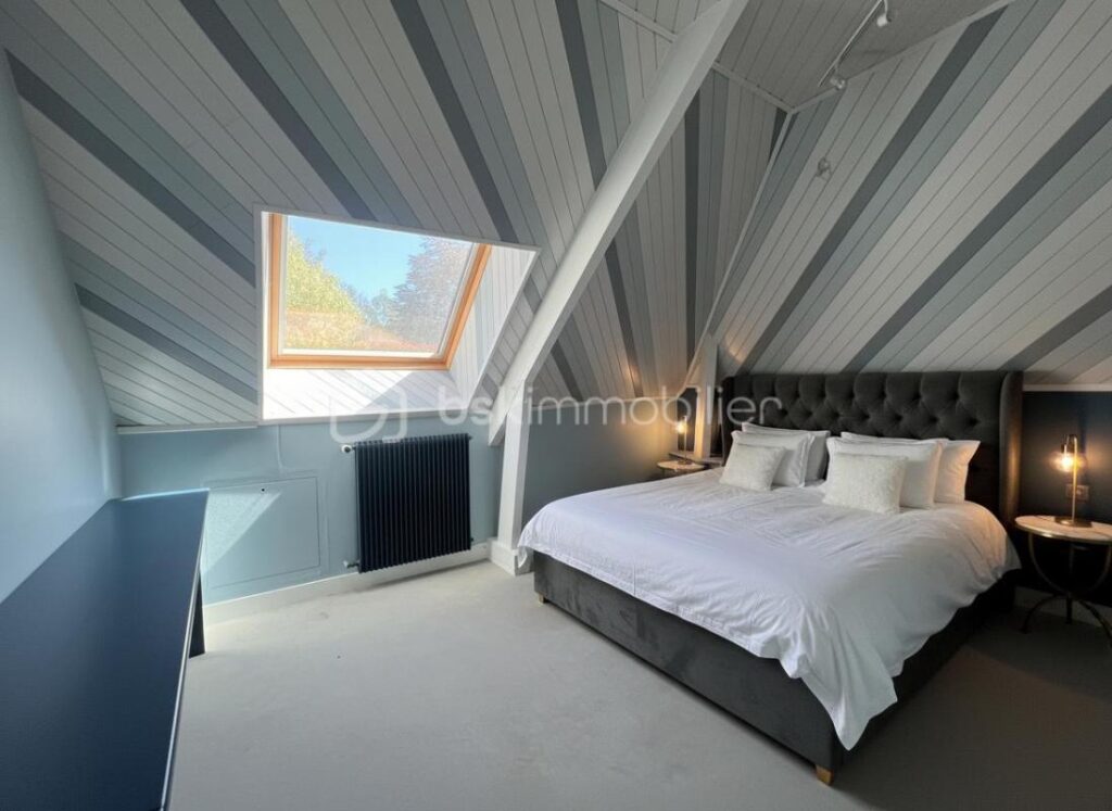 Magnifique maison 180 m2 de caractère, 5 chambres avec piscine sur terrain arboré de 6 000 m² – 7 pièces – 5 chambres – 180 m²