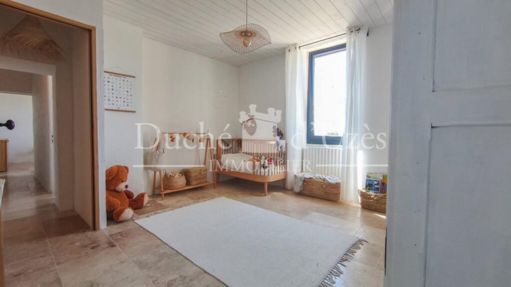 Maison – 9 pièces – 4 chambres – 200 m²