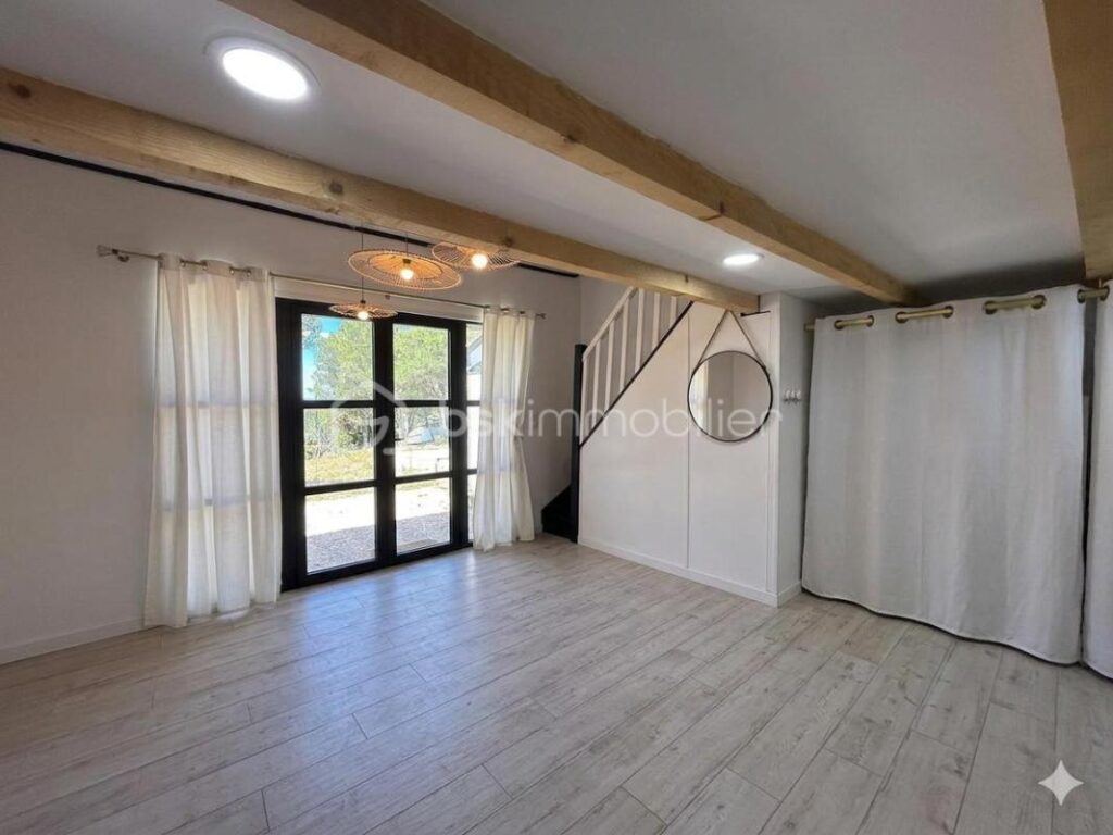 Rare à la vente – Maison de plain-pied avec vue dominante et cadre naturel unique – 6 pièces – 5 chambres – 155 m²