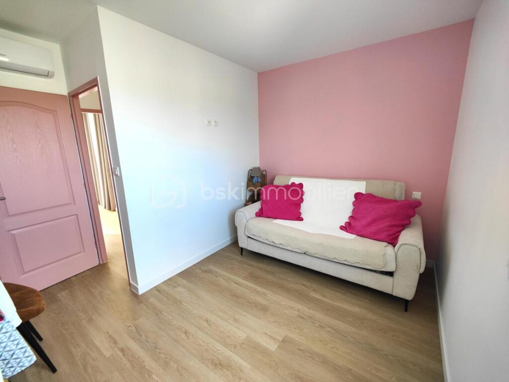 MONTREDON DES CORBIÈRES – VILLA R+1 – 120m² habitable – 3 CHAMBRES – DRESSING – CLIMATISATION RÉVERSIBLE – GARAGE – PISCINE EN DUR – VUE EXCEPTIONNELLE – 4 pièces – 3 chambres – 120 m²