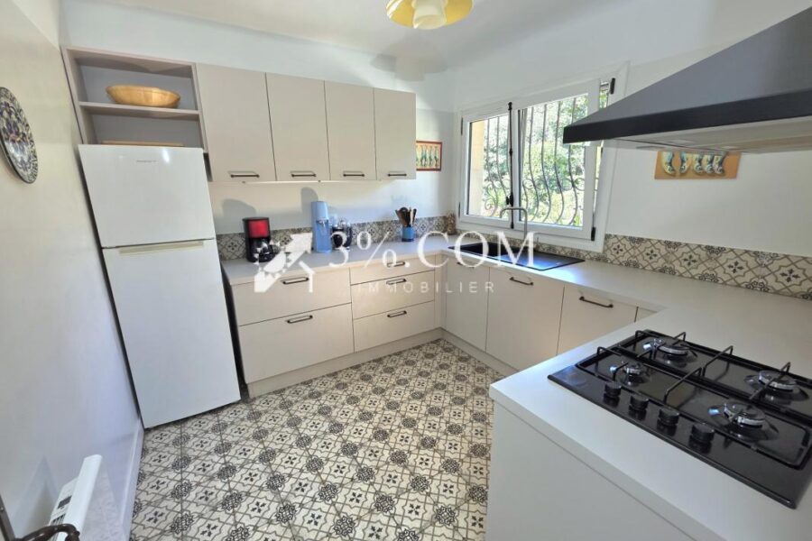 Maison à vendre à Saint raphael — Vue parc & jardin — photo 12