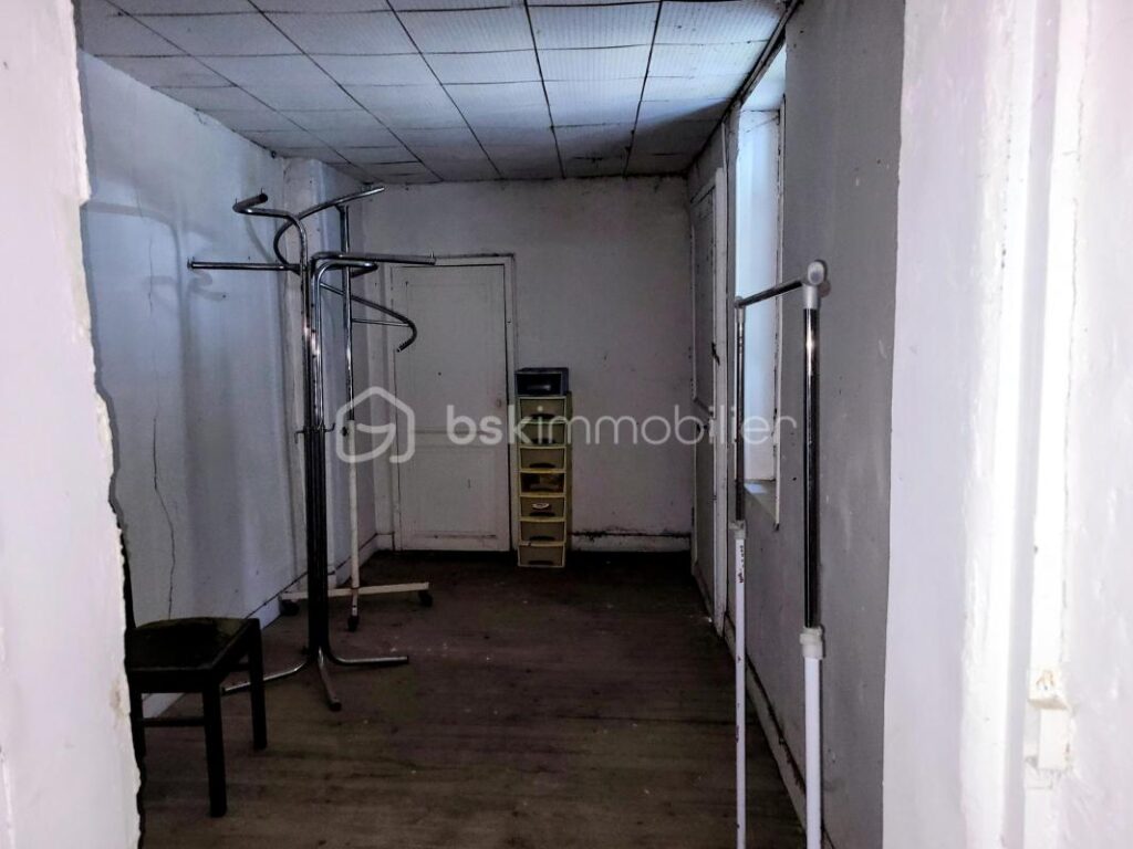 Volumes et potentiel – Maison de 240 m² avec vue dégagée sur la Garonne – 7 pièces – 4 chambres – 207 m²